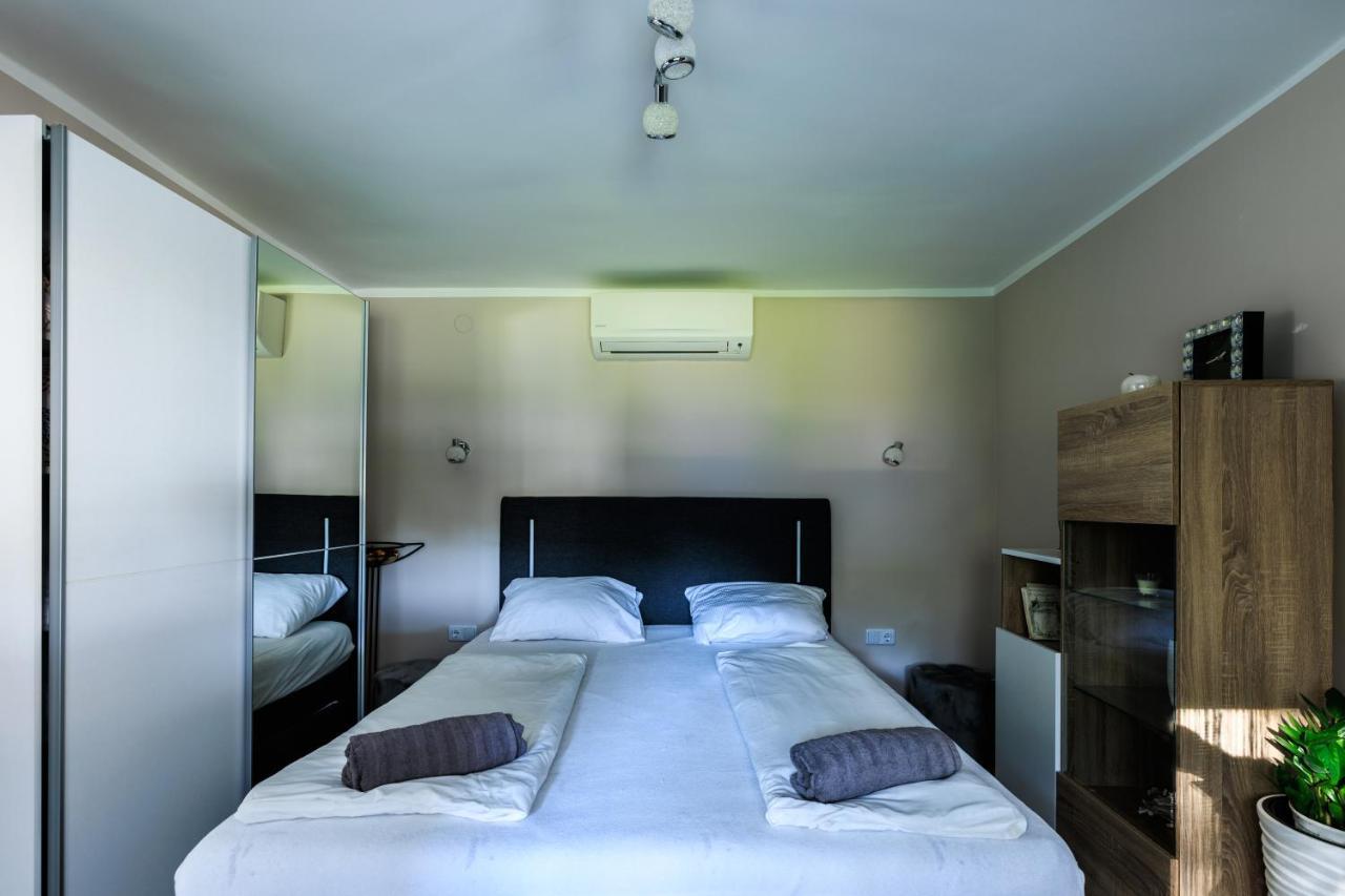 Fekete Orchidea Apartman Balatonkenese Bagian luar foto