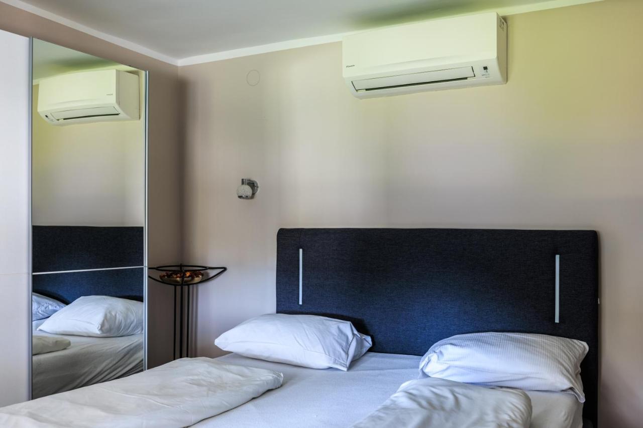 Fekete Orchidea Apartman Balatonkenese Bagian luar foto